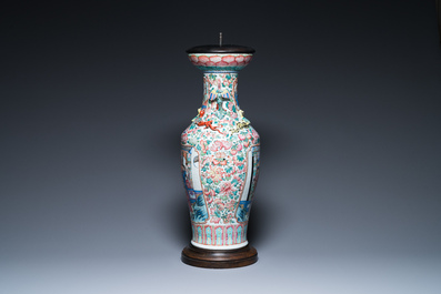Vase en porcelaine de Chine famille rose aux anses en forme de ph&eacute;nix, 19&egrave;me