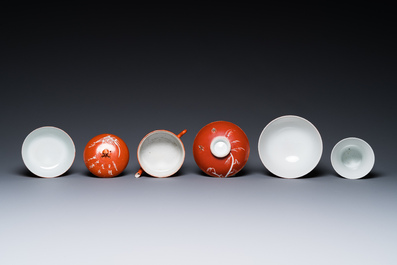 Four Chinese famille rose wares and three with coral-red-ground, 19/20th C.