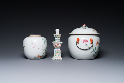 Four Chinese famille rose wares and three with coral-red-ground, 19/20th C.