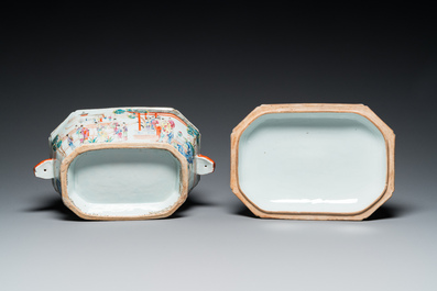 Terrine couverte sur son support de forme octogonale en porcelaine de Chine famille rose &agrave; sujet mandarin, Qianlong