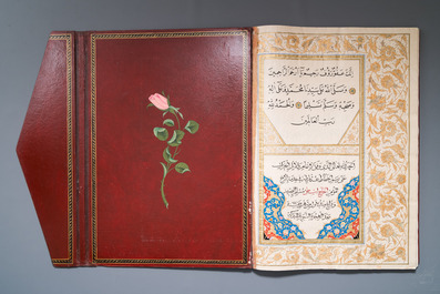 Imam Muhammad al-Jazuli (c. 1404-1465): Dala'il al-Khayrat, fraai gebonden manuscript op groot formaat in lederen etui, 20e eeuw