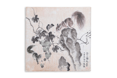 Liu Ruihua 劉瑞華 (1971): 'Ecureuils et raisins', encre et couleurs sur papier, dat&eacute; 1995 et Jiang Yunge 江雲閣: 'Bambou', encre sur soie, dat&eacute; 1949