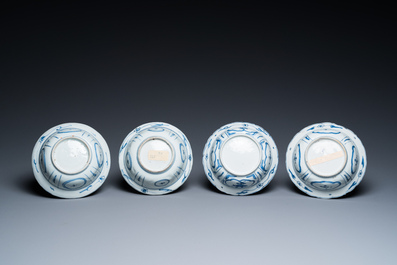 Quatre bols de type klapmuts en porcelaine de Chine en bleu et blanc de type kraak, Wanli