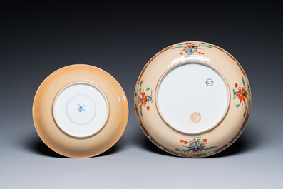 Deux plats en porcelaine de Chine famille verte &agrave; d&eacute;cor anhua, Kangxi