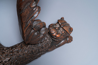 Bureau anglo-indien colonial en bois sculpt&eacute; au compartiment cach&eacute;, 19&egrave;me