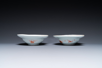 Deux plats &agrave; barbe de forme ovale en porcelaine de Chine famille rose, Yongzheng