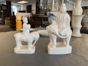 Deux sculptures de Guanyin et d'un marchand sogdien sur &eacute;l&eacute;phants en porcelaine blanche de Chine de Dehua, Kangxi