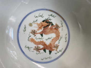 Bol en porcelaine de Chine wucai &agrave; d&eacute;cor de dragons, marque minyao et &eacute;poque de Daoguang