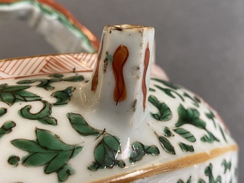 Paire de pots &agrave; chaux et leur couvercles en porcelaine de Chine famille verte, Kangxi