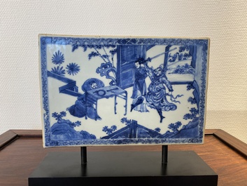 Een Chinese rechthoekige blauw-witte tegel met een onthoofdingssc&egrave;ne, Kangxi