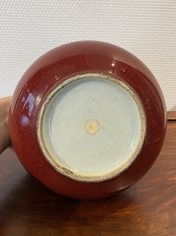 Vase de forme bouteille en porcelaine de Chine &agrave; &eacute;mail langyao, 18/19&egrave;me