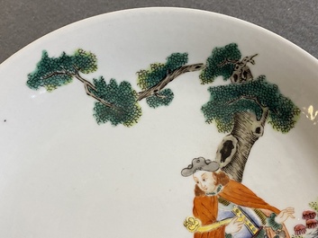 Assiette en porcelaine de Chine famille rose &agrave; d&eacute;cor d'un &eacute;tranger, marque et probablement &eacute;poque de Qianlong