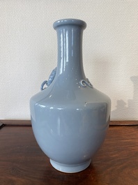 Vase en porcelaine de Chine en claire de lune monochrome, marque de Yongzheng, R&eacute;publique