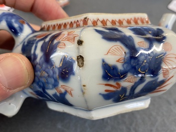 Een Chinese hexagonale Imari-stijl theepot met deksel, Kangxi