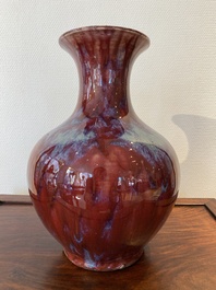 Grand vase en porcelaine de Chine &agrave; &eacute;mail flamb&eacute;, 18/19&egrave;me