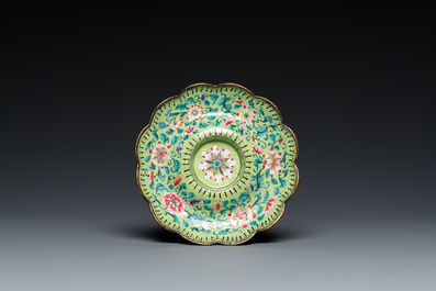 A Chinese green-ground Canton enamel cup on trembleuse stand, Qianlong