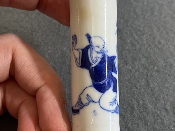 Cinq tabati&egrave;res en porcelaine de Chine en bleu et blanc, 19&egrave;me