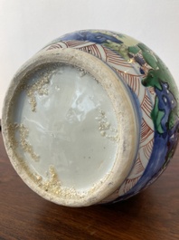Vase de forme bouteille en porcelaine de Chine wucai, &eacute;poque Transition