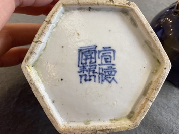 Un lave-pinceaux en biscuit &eacute;maill&eacute; jaune et un compte-gouttes en porcelaine de Chine en aubergine monochrome, Kangxi