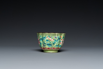 A Chinese green-ground Canton enamel cup on trembleuse stand, Qianlong