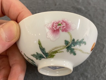 A Chinese famille rose bowl with floral design, Yongzheng mark, 20th C.