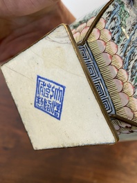 Een Chinese ruitvormige 'Vier Edellieden' vaas in Canton email, Qianlong merk en periode