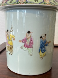 Vase &agrave; deux parties amovibles et ajour&eacute; en porcelaine de Chine famille rose, marque de Qianlong, 20&egrave;me