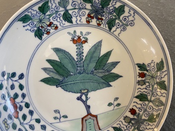 Assiette en porcelaine de Chine doucai, marque de Chenghua, Kangxi