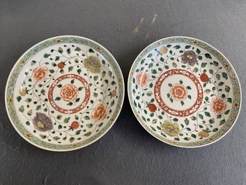 Paire d'assiettes en porcelaine de Chine famille verte, Kangxi