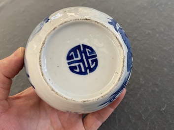 Pipe &agrave; eau en porcelaine de Chine 'Bleu de Hue' pour le Vietnam, marque Thọ 壽, 19&egrave;me