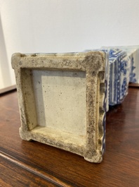 A Chinese blue and white square 'gu' vase, 19th C.