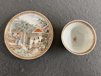 Tasse et soucoupe en porcelaine de Chine famille rose &agrave; d&eacute;cor de joueurs de go, Yongzheng