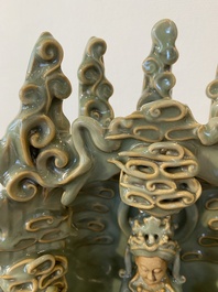 Een Chinees Longquan celadon schrijn met Guanyin, wellicht Ming