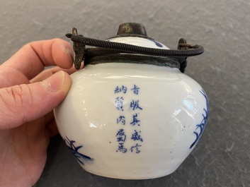 Pipe &agrave; eau en porcelaine de Chine 'Bleu de Hue' pour le Vietnam, marque Thọ 壽, 19&egrave;me