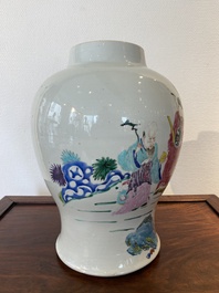 Vase en porcelaine de Chine famille rose &agrave; d&eacute;cor de 'Sanxing', Yongzheng