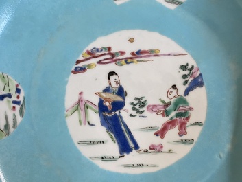 Een Chinees semi-eierschaal famille rose bord met turquoise fondkleur, Yongzheng merk en periode