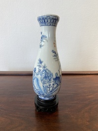 A Chinese blue and white-enamelled 'pheasants' vase, 19/20th C.