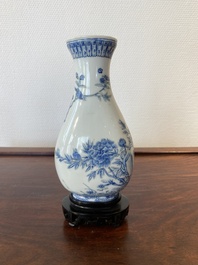 A Chinese blue and white-enamelled 'pheasants' vase, 19/20th C.