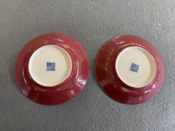 Een paar Chinese monochrome robijnrode schotels, Jiaqing merk en periode