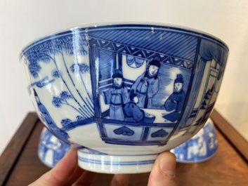 Trois bols en porcelaine de Chine en bleu et blanc &agrave; d&eacute;cor figuratif, marque de Xuande, 19&egrave;me