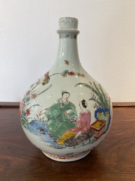 Een in Nederland beschilderde Japanse Arita fles met zgn. Amsterdams bont decor in Kakiemon-stijl, Edo, 17/18e eeuw