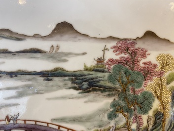 Plaque de forme rectangulaire en porcelaine de Chine famille rose, sceau de Wang Yeting 汪野亭, R&eacute;publique