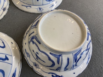 Quatre bols de type klapmuts en porcelaine de Chine en bleu et blanc de type kraak, Wanli