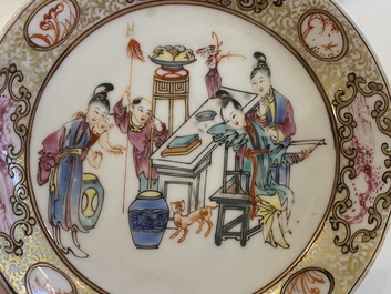 19 Chinese famille rose koppen en 15 schotels, Qianlong