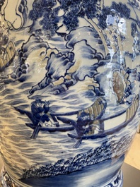 Grand vase en porcelaine de Chine en bleu, blanc et rouge de cuivre &agrave; d&eacute;cor d'un paysage fluvial montagneux, 19&egrave;me