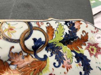 Plat en porcelaine de Chine famille rose &agrave; d&eacute;cor dit 'pseudo-feuilles de tabac', Qianlong