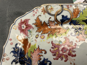 Plat en porcelaine de Chine famille rose &agrave; d&eacute;cor dit 'pseudo-feuilles de tabac', Qianlong