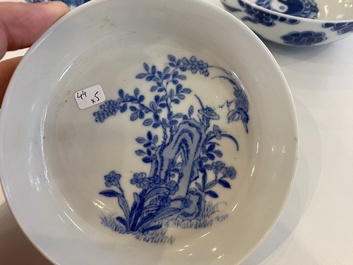 Cinq bols en porcelaine de Chine en bleu et blanc, 19/20&egrave;me