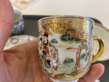 A Chinese famille rose covered bowl, a saucer and two cups with a hunting scene, Qianlong