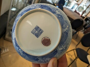 13 pi&egrave;ces en porcelaine de Chine en bleu et blanc, 18/20&egrave;me